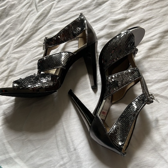 MICHAEL Michael Kors Berkley T-Strap Heel - Picture 5 of 10